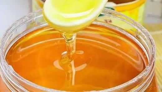 蜂蜜中酸值是多少（蜂蜜是酸的正常吗）