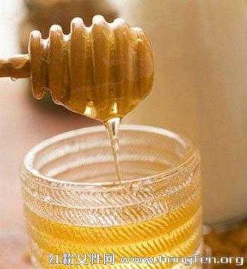  蜂蜜用什么温度的水「蜂蜜用什么温度的水冲泡比较合适」