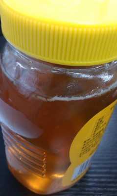 为什么蜂蜜中间会起泡泡「蜂蜜为什么有一层泡沫」