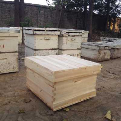 一箱蜂产多少蜜_一箱蜂箱能产多少蜜