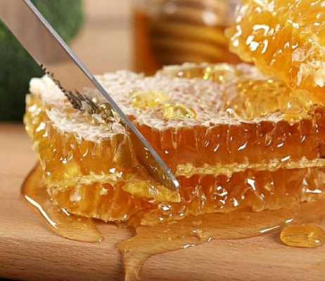  一箱能产多少蜜「蜂蜜一箱产多少蜜」