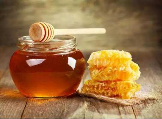 冬天蜂蜜怎么吃比较好（蜂蜜冬天怎么喝才能美容养颜?）