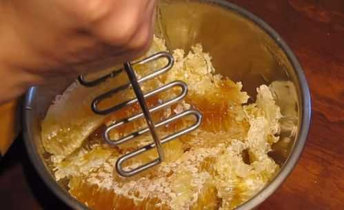  蜂蜜取糖怎么取下面的「取蜜蜂糖方法」