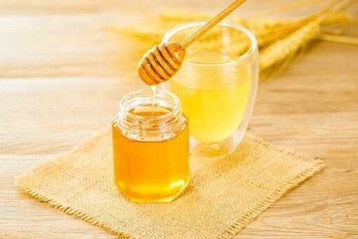 蜂蜜泡水喝加多少蜂蜜_蜂蜜泡水用量