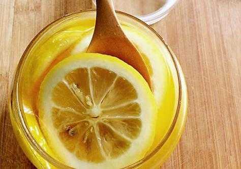 柠檬蜂蜜水用什么水温合适（柠檬蜂蜜水要用多少度的水）