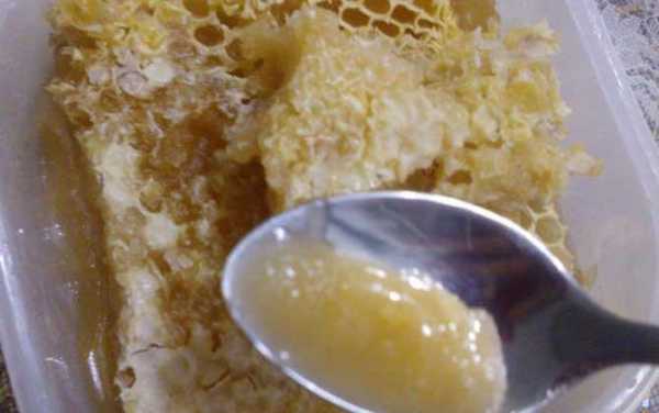 蜂巢蜂蜜水怎么有漂浮物_蜂巢蜂蜜冲水出来有油