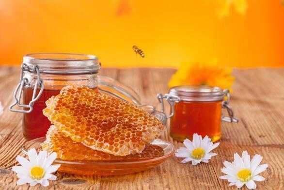 蜂蜜对我们健康有哪些好处呢? 蜂蜜对蜜蜂有什么用处