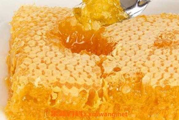 蜂巢蜜每天吃多少合适 蜂巢蜜每天吃多少克