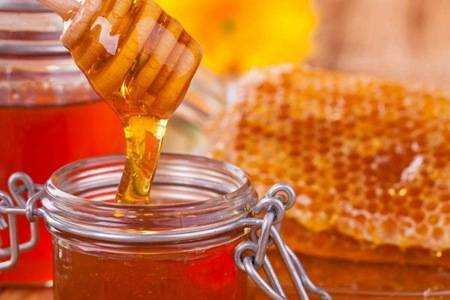 喝蜂蜜茶有什么作用,喝蜂蜜茶的好处与坏处 