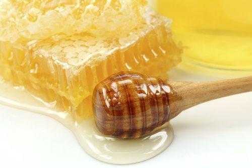  蜂巢蜜儿童吃多少量「小孩能吃蜂巢蜜怎么吃好」