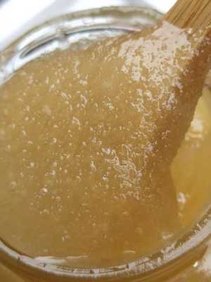 蜂蜜中的结晶怎么化开（蜂蜜结晶怎么化成液体）