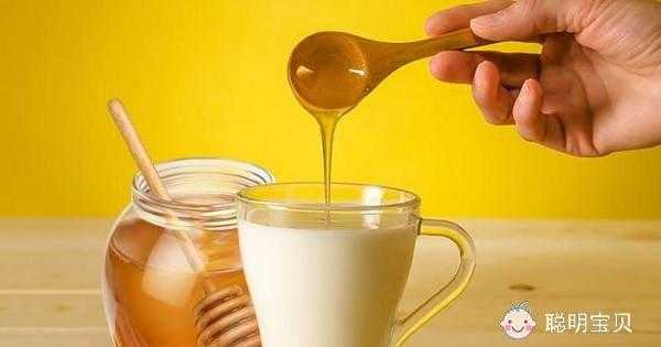 蜂蜜配牛奶喝有什么好处