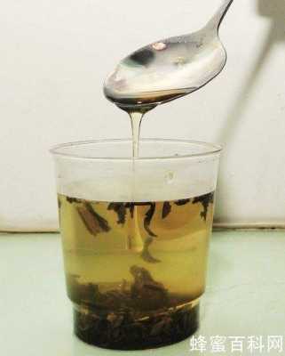 茶水里放蜂蜜发黑怎么回事_茶水里放蜂蜜发黑怎么回事儿