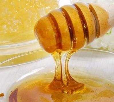 蜂蜜加什么护肤效果好-蜂蜜掺什么治皮肤干