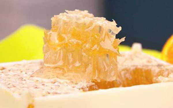 蜂巢蜜结晶是什么样的（蜂巢蜜结晶像猪油是真的吗）