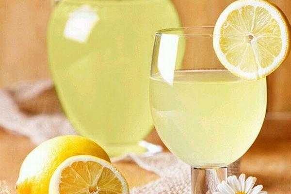 柠檬蜂蜜水刺激胃吗 蜂蜜柠檬水对胃有什么影响