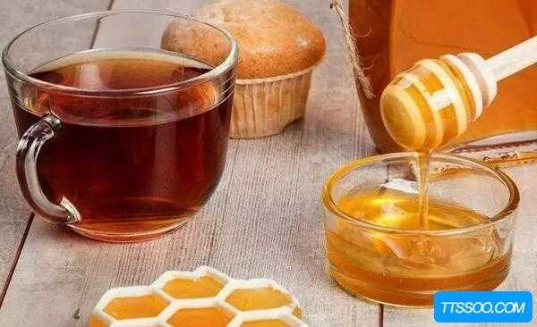 红茶加蜂蜜喝会怎么样_红茶兑蜂蜜可以喝吗