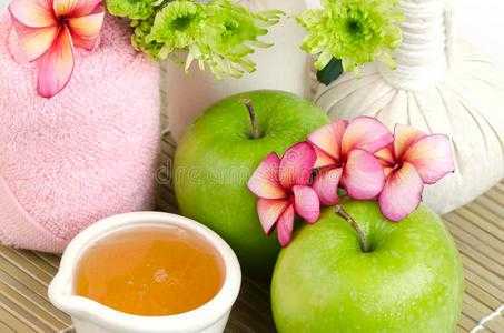 苹果水加蜂蜜的功效-苹果水蜂蜜水怎么做面膜