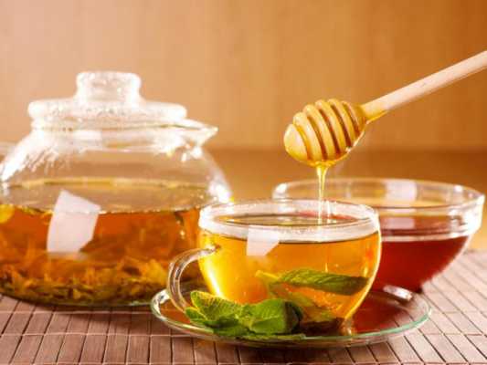 泡茶叶放蜂蜜好吗 泡茶的时候放点蜂蜜怎么样