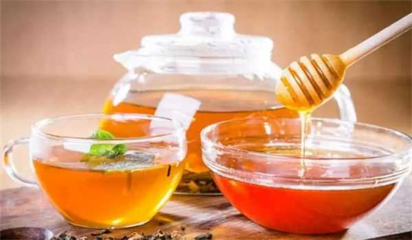 蜂蜜水和什么喝最好-蜂蜜水适合和什么吃