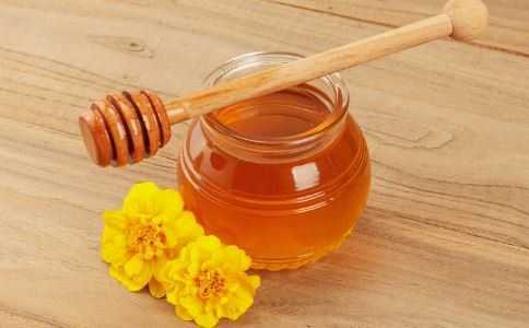 葡萄配蜂蜜喝有什么效果啊_葡萄和蜂蜜泡水喝有什么好处