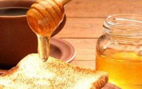  蜂密和什么食物相克「蜂蜜与什么相克吃什么不能吃蜂蜜」