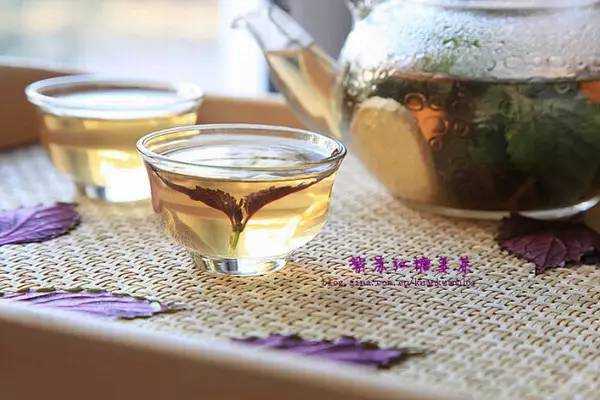 紫苏叶泡水可以加蜂蜜一起喝吗-紫苏和蜂蜜泡酒有什么好处
