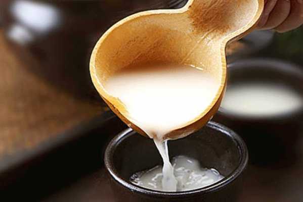 米酒泡蜂蜜有什么功效 米酒泡蜂蜜什么功效