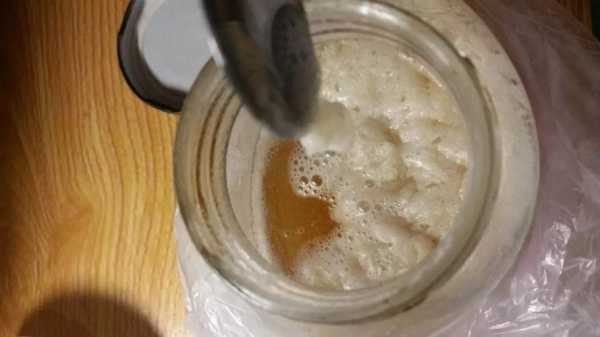  煮蜂蜜水的泡沫是什么原因「蜂蜜煮出泡沫了还可以喝吗」