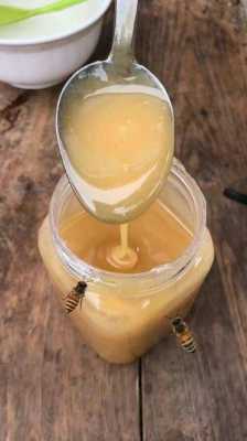 蜂蜜是用什么酿造的（蜂蜜是用什么东西做出来的?）