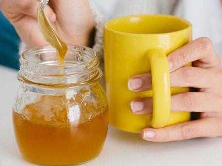 喝白醋蜂蜜有什么作用（常喝白醋加蜂蜜水对身体有影响吗）