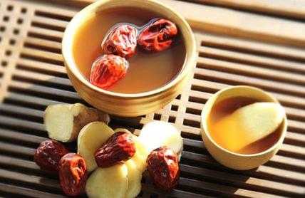 姜和大枣蜂蜜水有什么功效_大枣姜水可以放蜂蜜吗